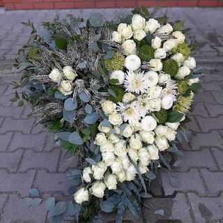 Wieniec pogrzebowy mieszany w kształcie serca