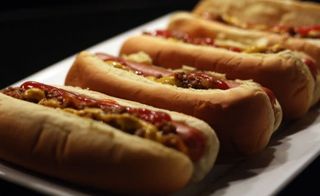 Kobasica sa sirom u domaćoj kifli