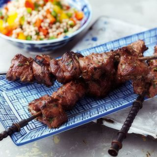 Pincho De Cordero Con Teriyaki Y Curry 2 uni