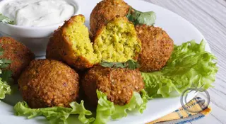 8A Raita falafel