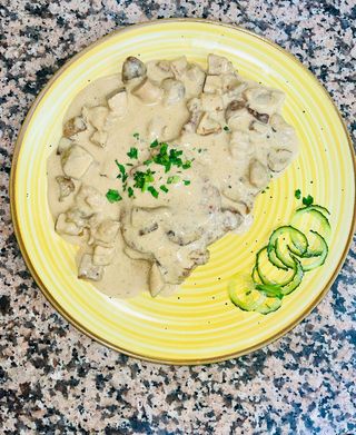 Cotlet de porc in sos de manatarci