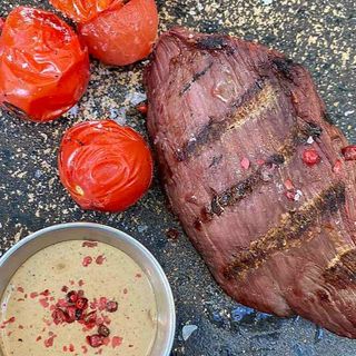 Стейк із оленини з перцевим соусом (260г)