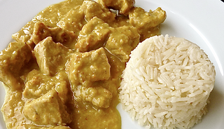 Bocconcini di Pollo al Curry con Riso Pilaf