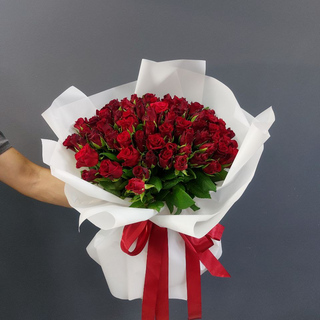 75 червоних троянд з пакуванням 
