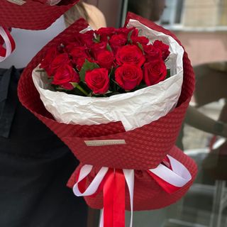 19 троянд Ред Ігл