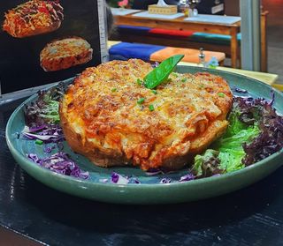 Kumpir Bolognaise Gratiné