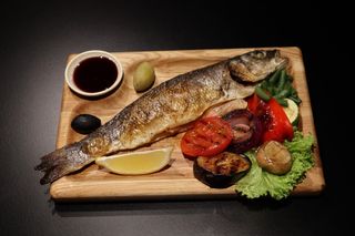 Сібас з овочами гриль