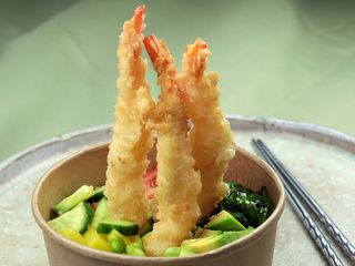 Poke Bowl z krewetkami w tempurze (430g)