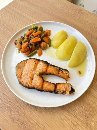 Salmão com molho de mel e mostarda