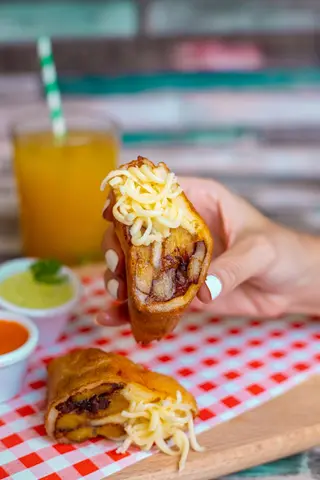 Empanada De Plátano Con Queso