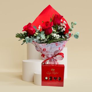Ramo de tres rosas con bombones (11unid.)