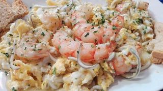 Revuelto De Gulas Con Langostinos (Medio Plato)