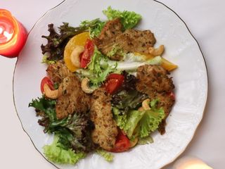 Салат з індичкою та персиком (240г)