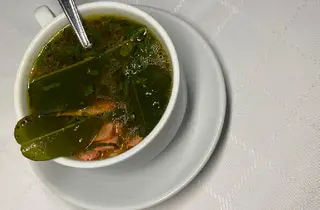 Zupa limonkowo-kolendrowa z krewetkami
