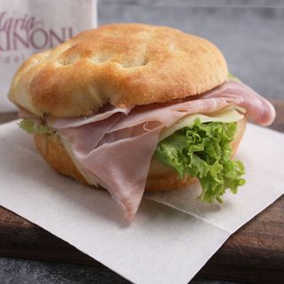 Focaccia tonda farcita