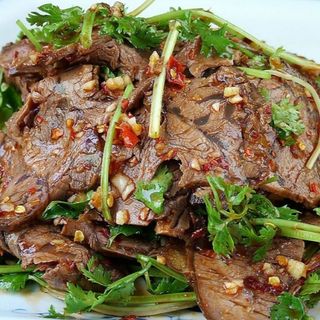 Manzo con cinque aromi in salsa piccante 麻辣牛肉