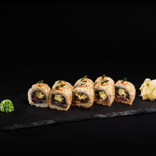 BONITO WITH TUNA ROLL in sesame