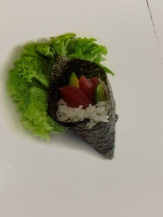 121.Maguro temaki - 1 pezzo
