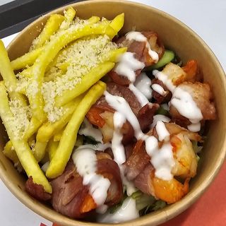 Ланч-боул з креветками в беконі