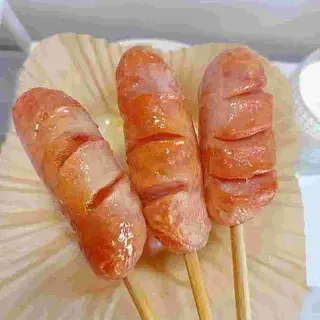 Pincho De Salchicha Taiwán A La Barbacoa (1 Ud.) 烤台湾香肠（炸串）