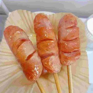 Pincho De Salchicha Taiwán A La Barbacoa (1 Ud.) 烤台湾香肠（炸串）