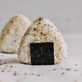 ОНІГІРІ З ВУГРОМ