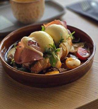 Benedict eggs in croissant