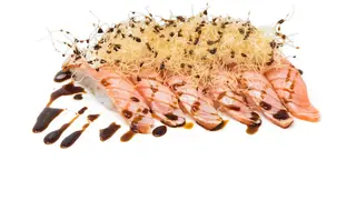 84. EVIL SALMON nigiri salmone scottato, kataifi, Philadelphia salsa teriyaki 6 pezzi