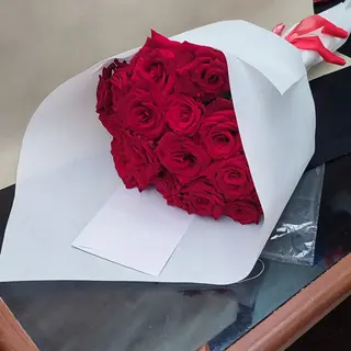باقة ورد حمراء