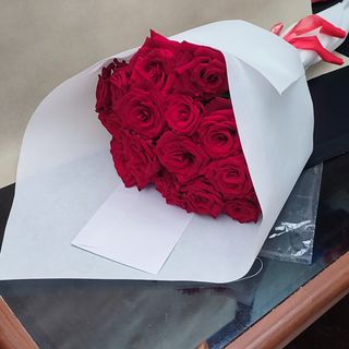 باقة ورد حمراء