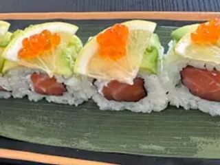 Uramaki salmone lime