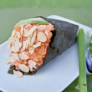 Temaki salmão delicioso