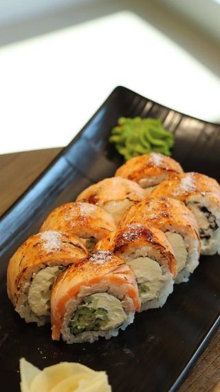 Ролл лосось с карамелью (320г)