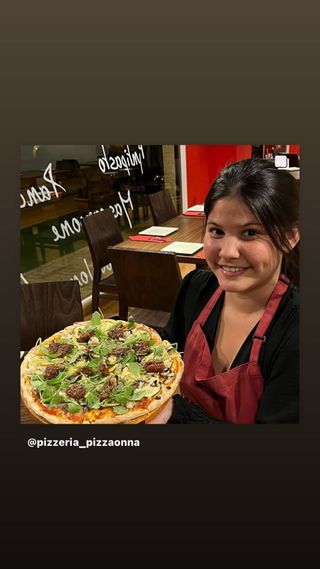 Pizza Rúcula Con Tomate Seco (Mediana Redonda De 30 Cm.)