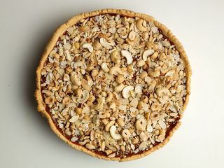 Пиріг з горіхами та згущеним молоком (1kg)