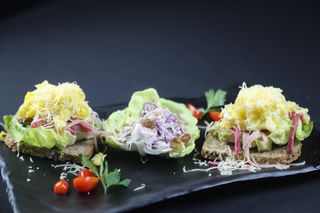 Ecrase D'avocat Charcuterie Toast