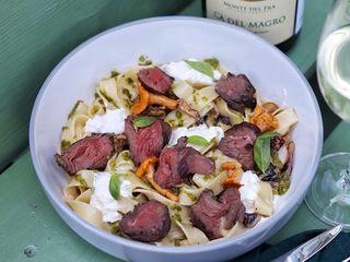 Паста з яловичиною, грибами і сиром Страчателою (330г)