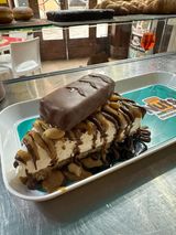 Fetta di torta speciale Snickers