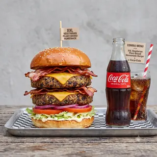 XXL Vegetarian burger plant base home made + Coca Cola
