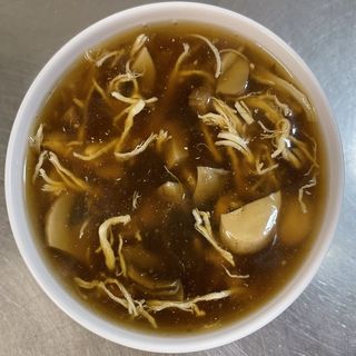Sopa de pollo con champiñones