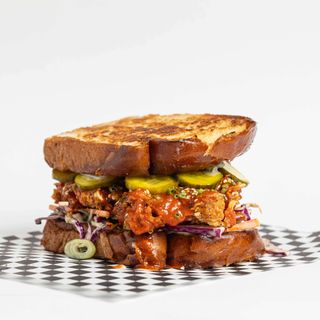 Spicy fry chicken sandwich.