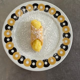 cannolo con crema