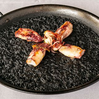 Arroz negro a la tinta del calamar. 
