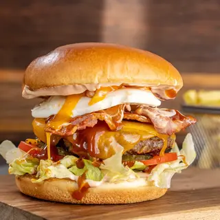 Burger Angus BBQ &Egg, Cartofi Prajiti si Salata Coleslaw 750g