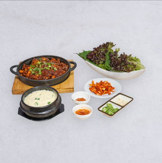 불족발 Bul zokbal - duszona golonka w ostrym sosie