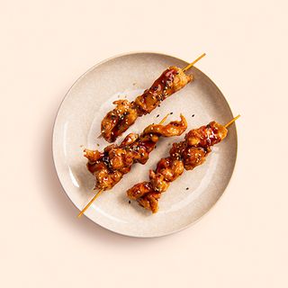 210. Yakitori de pollo (3 uds.)