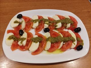 435. Домати с моцарела (300гр)