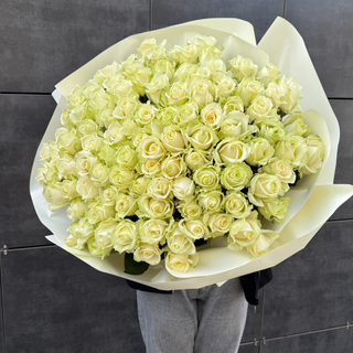 Букет зі 101-ї білої троянди 80 см першого сорту