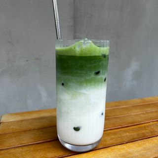 Ice matcha latte