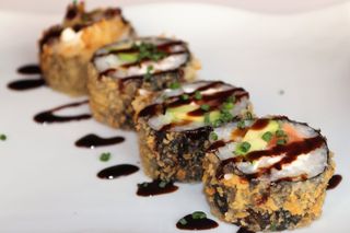 Futomaki  De  Salmón Tempura  (8 Uds.)